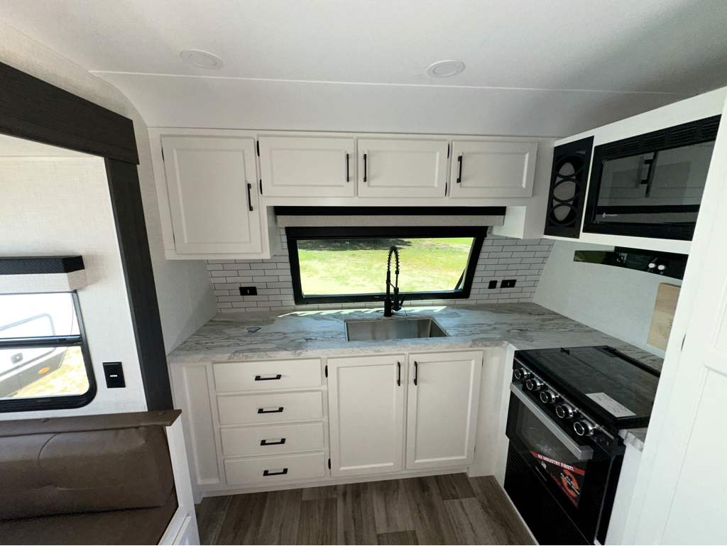 2026 VENTURE RV SPORTTREK 251VFK - Image 11