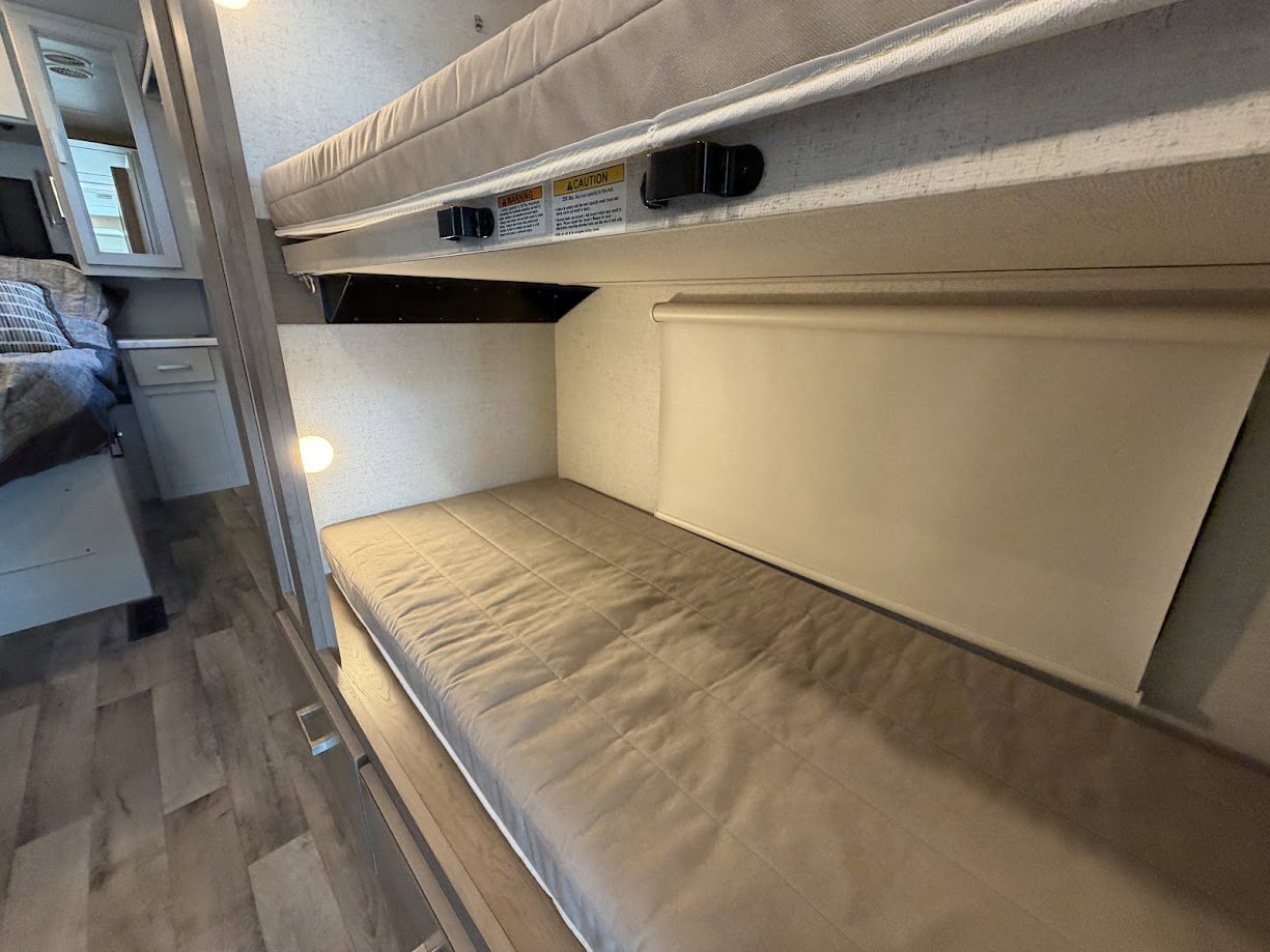 2026 THOR MOTOR COACH PALAZZO 33.5 - Image 38