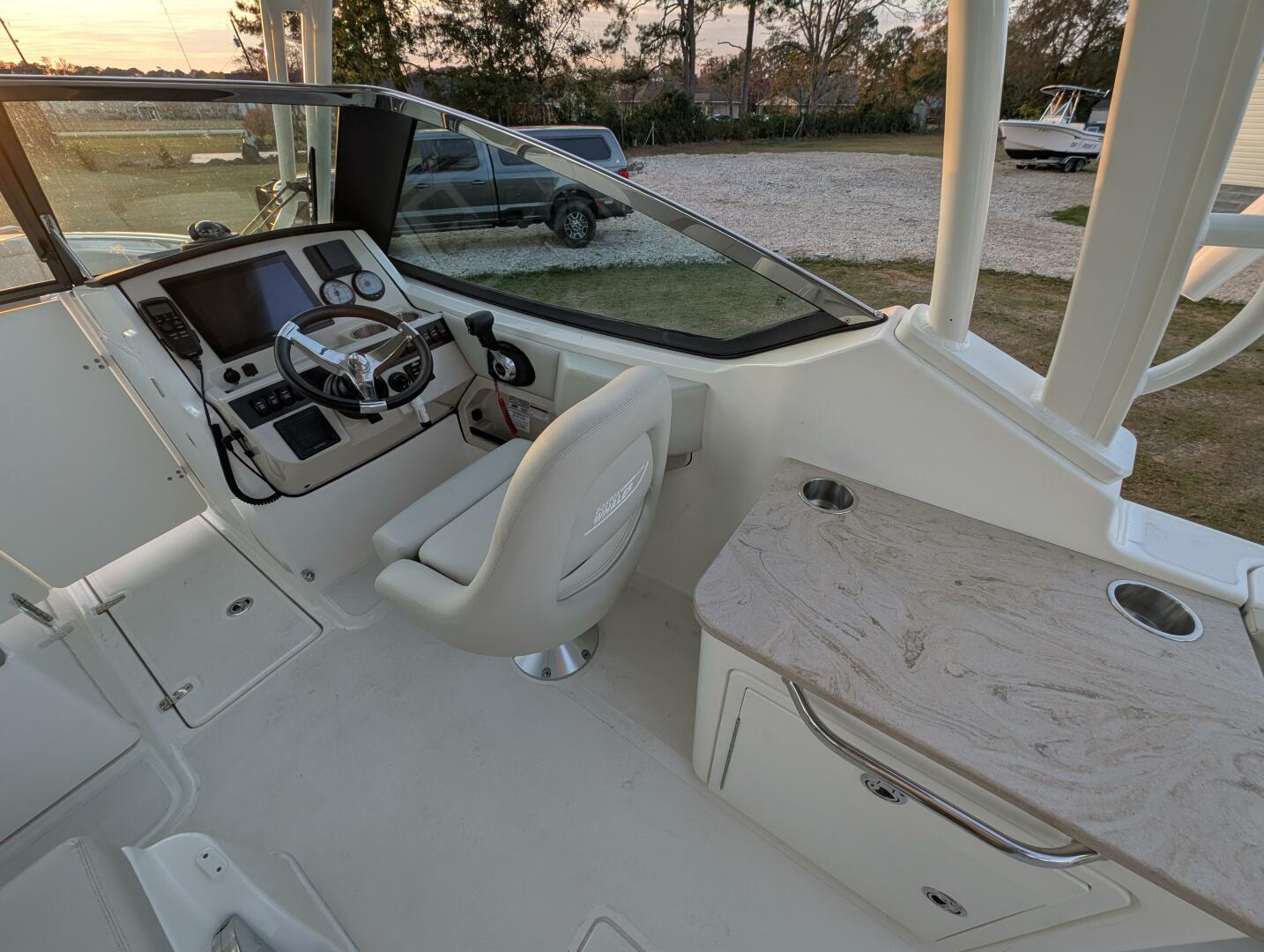 2023 Boston Whaler 240 Vantage - Image 27