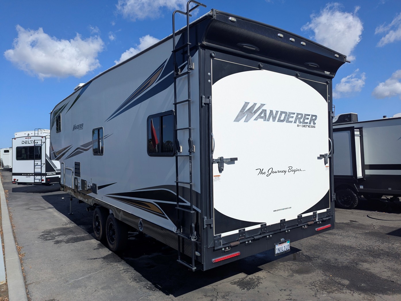 2022 Genesis Supreme Wanderer 28SAWL - Image 3