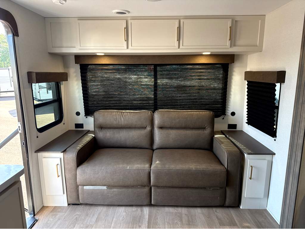 2026 GRAND DESIGN TRANSCEND 245RLT - Image 11