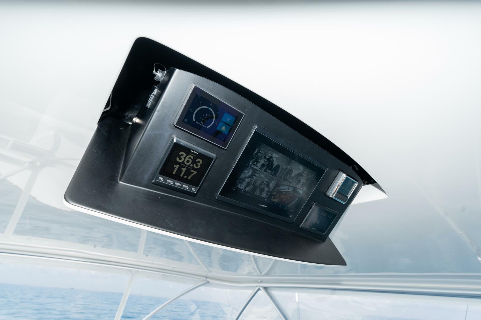 2025 Viking 90 Convertible - Image 14