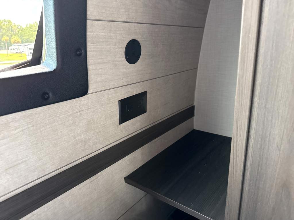 2027 VENTURE RV SPORTTREK 292VRB - Image 28