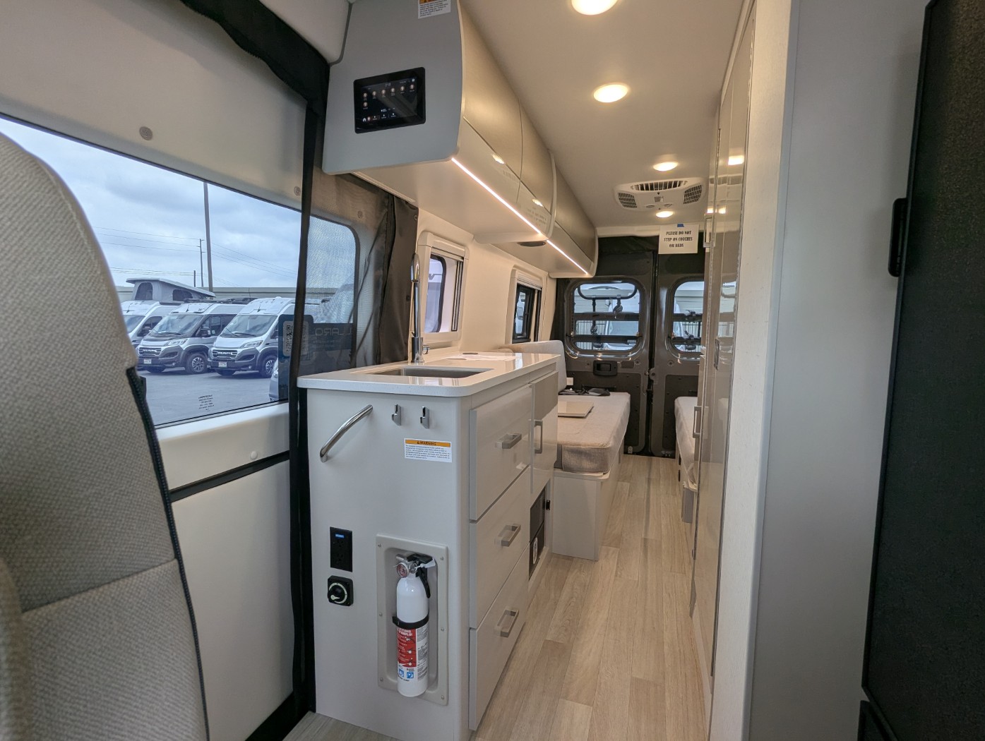 2027 Thor Motor Coach Tellaro 20U - Image 14