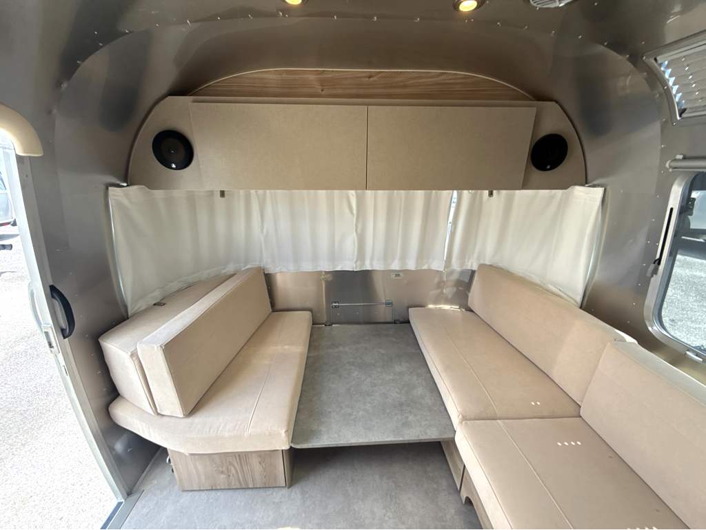 2027 AIRSTREAM FLYING CLOUD 25FBT - Image 13