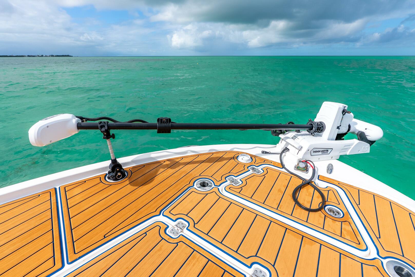 2024 Caymas Hybrid Boat 281 HB - Image 7