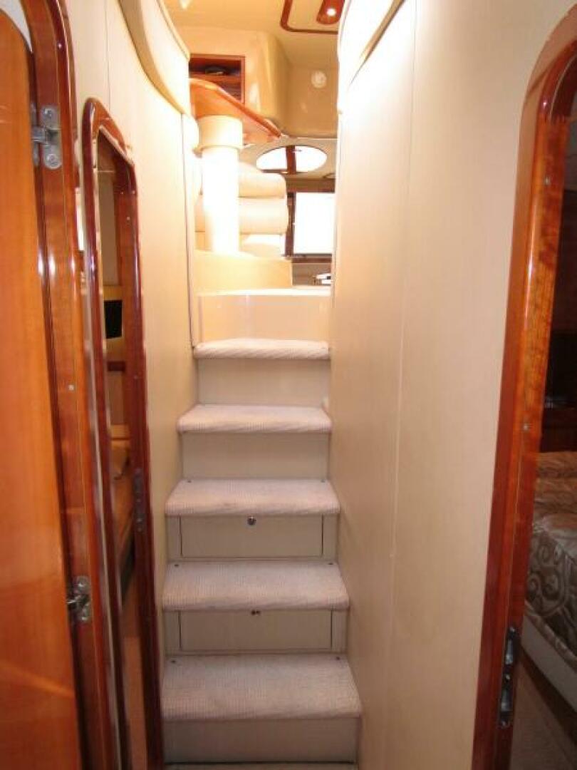 2003 Ferretti Yachts 590 Motor Yacht - Image 15