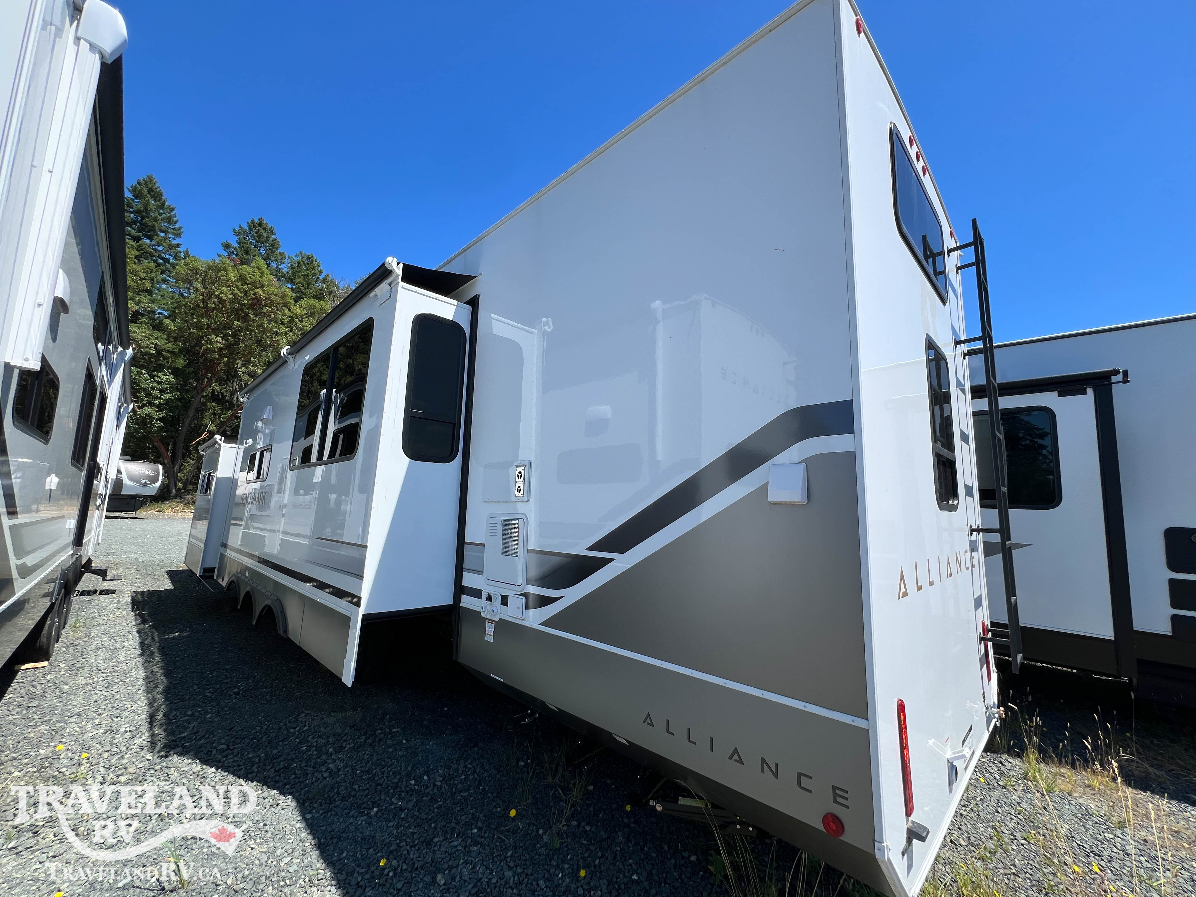 2026 Alliance RV Benchmark 44LFT - Image 7