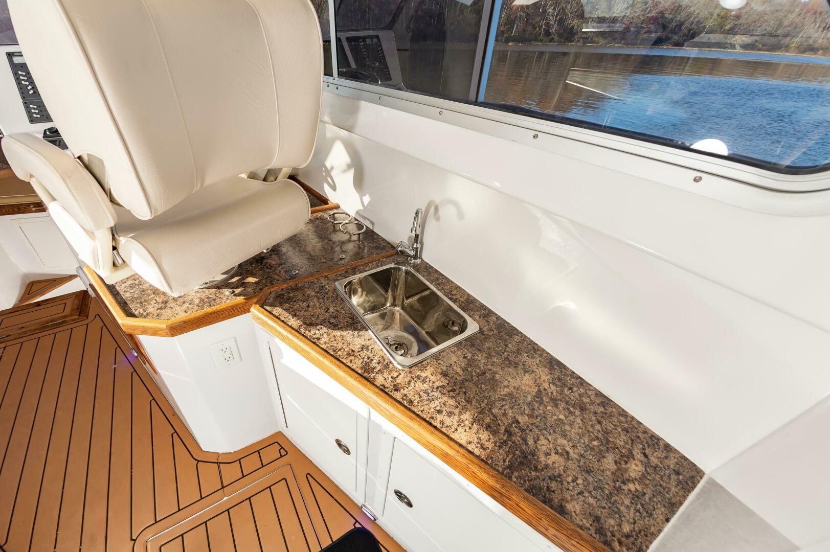 2024 Custom Chesapeake Bay Built Custom 33' - Image 39