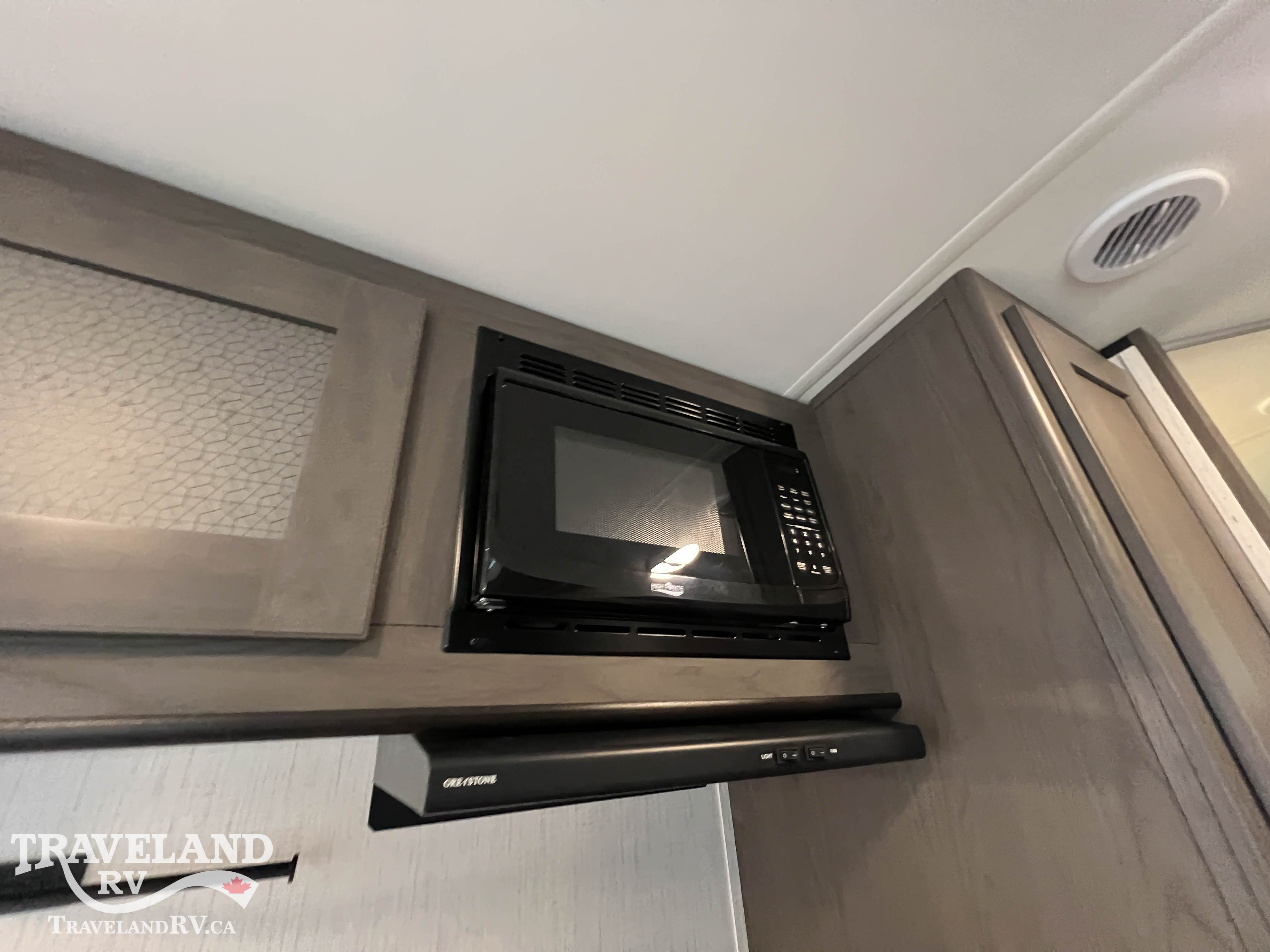 2021 Cruiser RV Embrace Ultra-Lite EL252 - Image 16