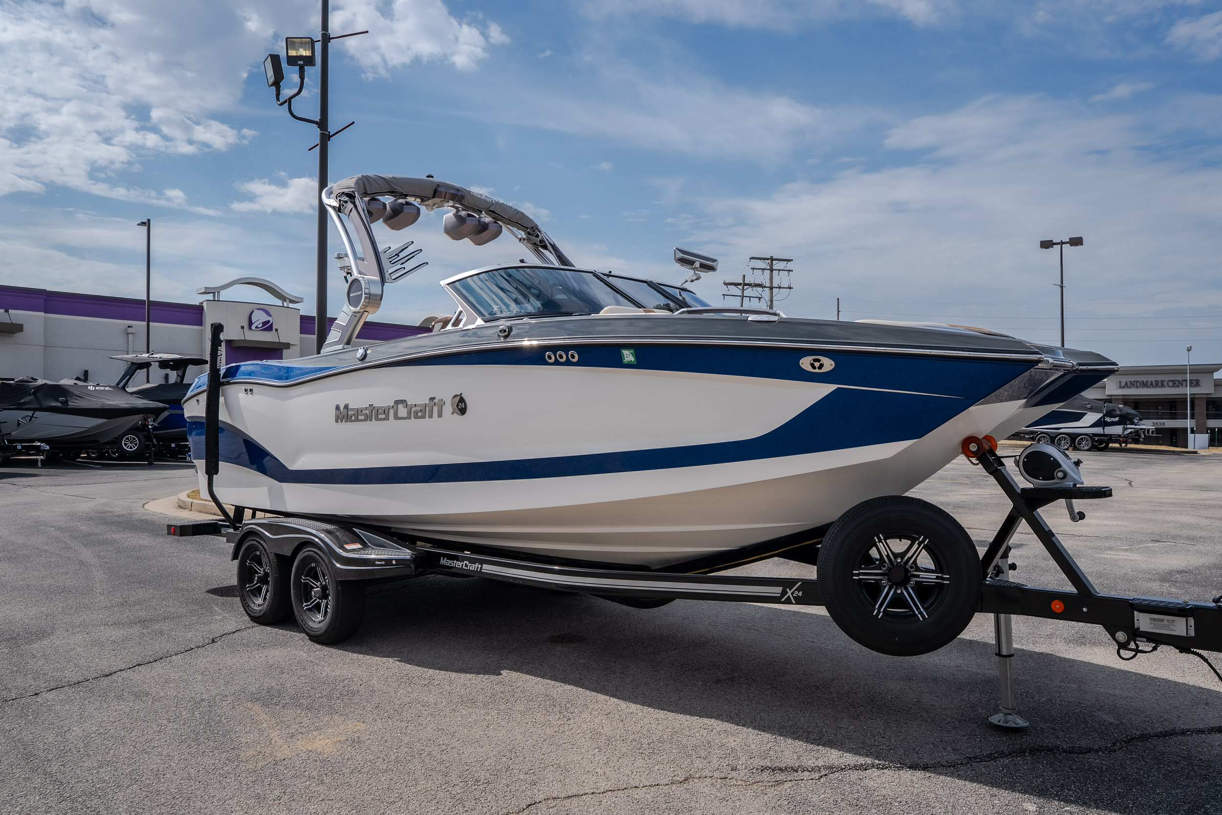 2021 MasterCraft X24 - Image 6