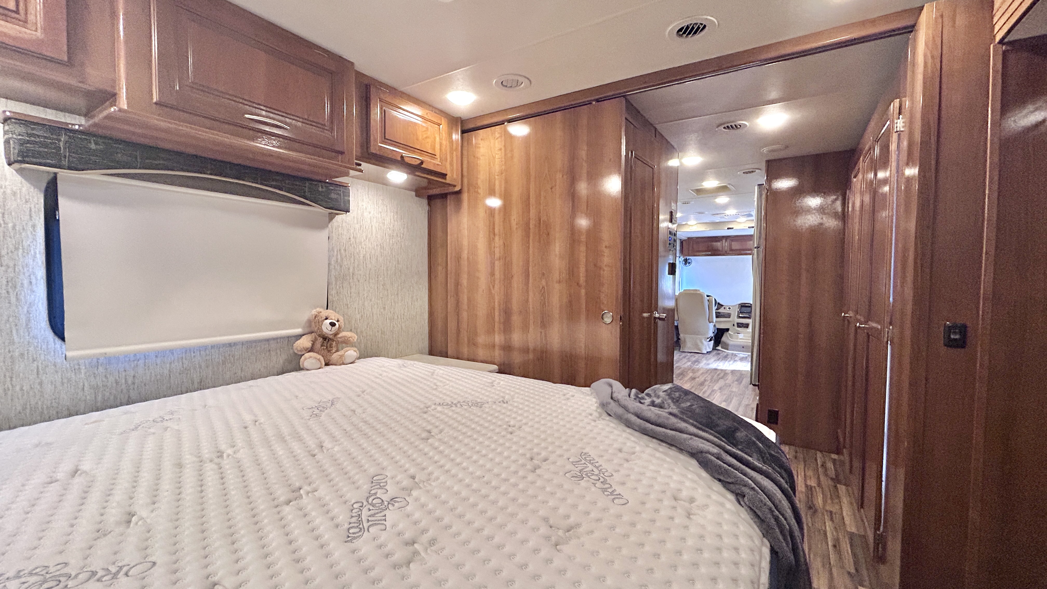 2019 Coachmen Mirada 35BH - Image 22