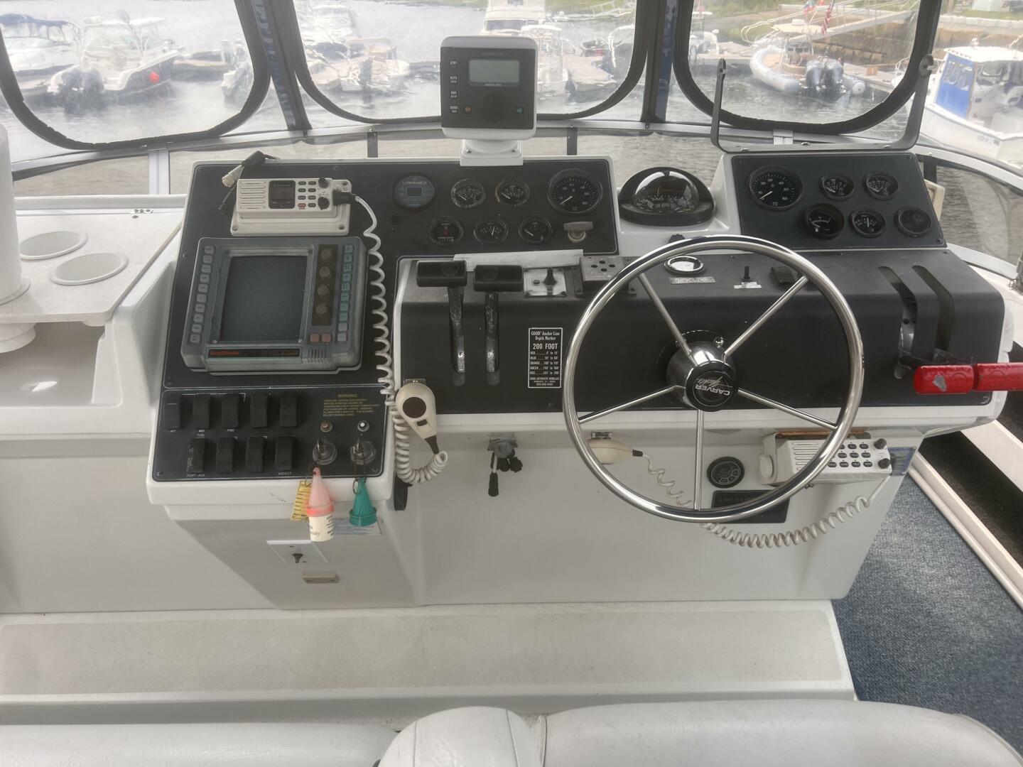 1994 Carver Aft Cabin Motor Yacht - Image 17