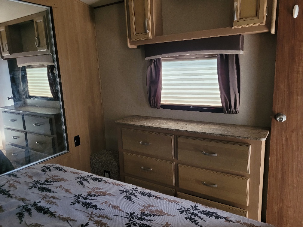 2016 Dutchmen Denali 287 RE - Image 20