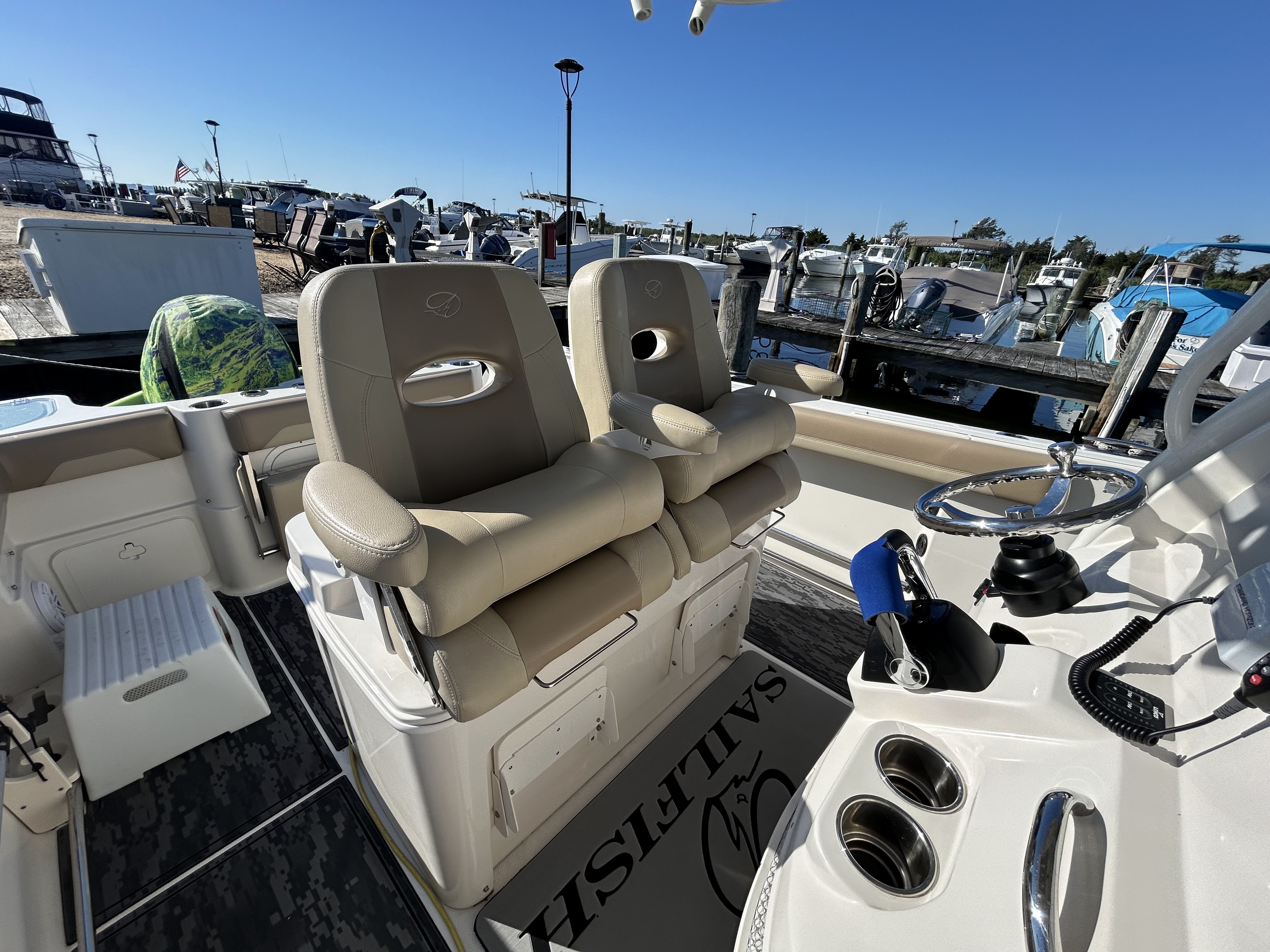 2019 Sailfish 270 CC - Image 12