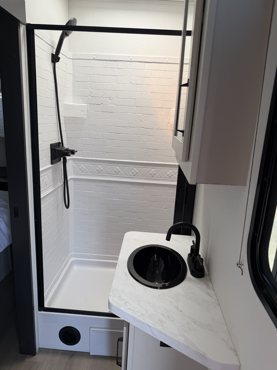 2026 Grand Design Momentum G-Class 23G - Image 15