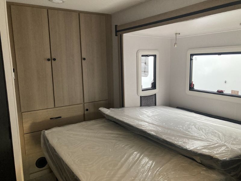 2026 FOREST RIVER SUNSEEKER 2400BDSDA - Image 25