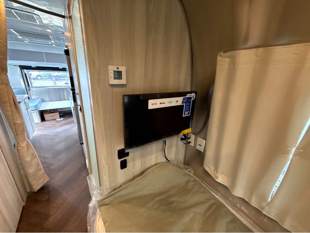 2026 Airstream International 25FB - Image 29