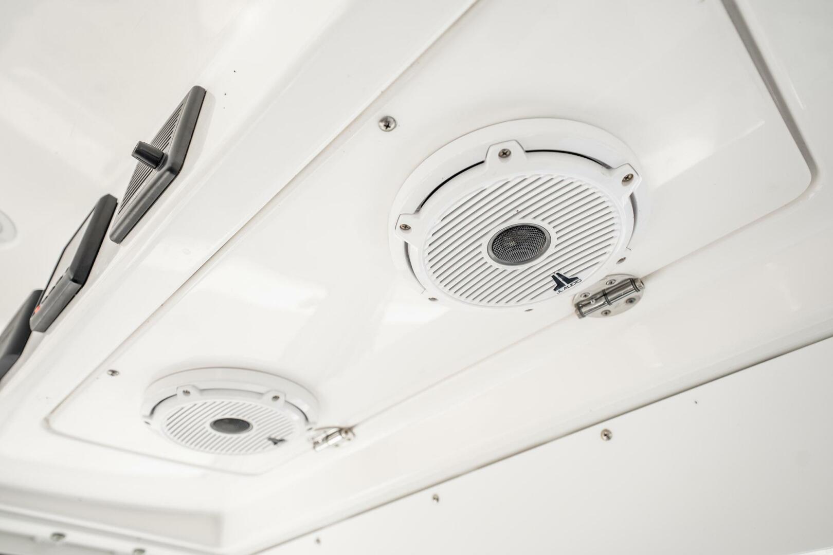 2021 Everglades 335 Center Console - Image 26