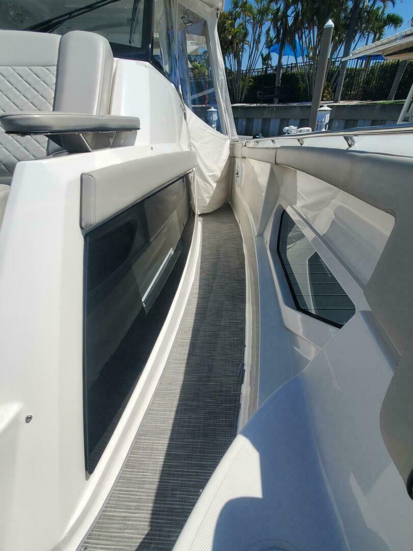 2023 Pursuit S 378 Sport - Image 27