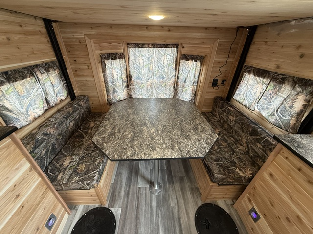 2027 ICE CASTLE TROPHY HUNTER 8X17 - Image 9