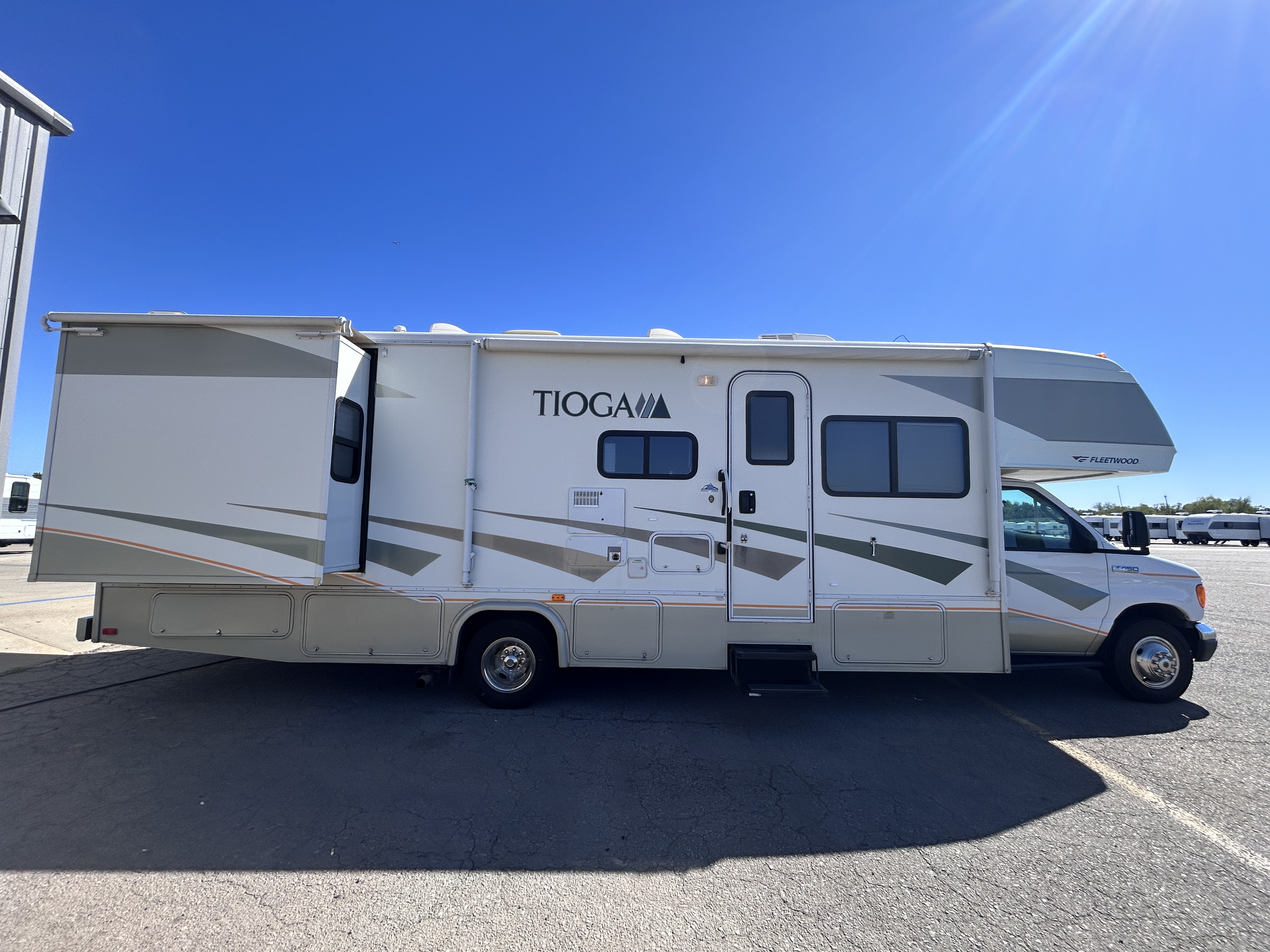 2007 FLEETWOOD TIOGA 31M - Image 2