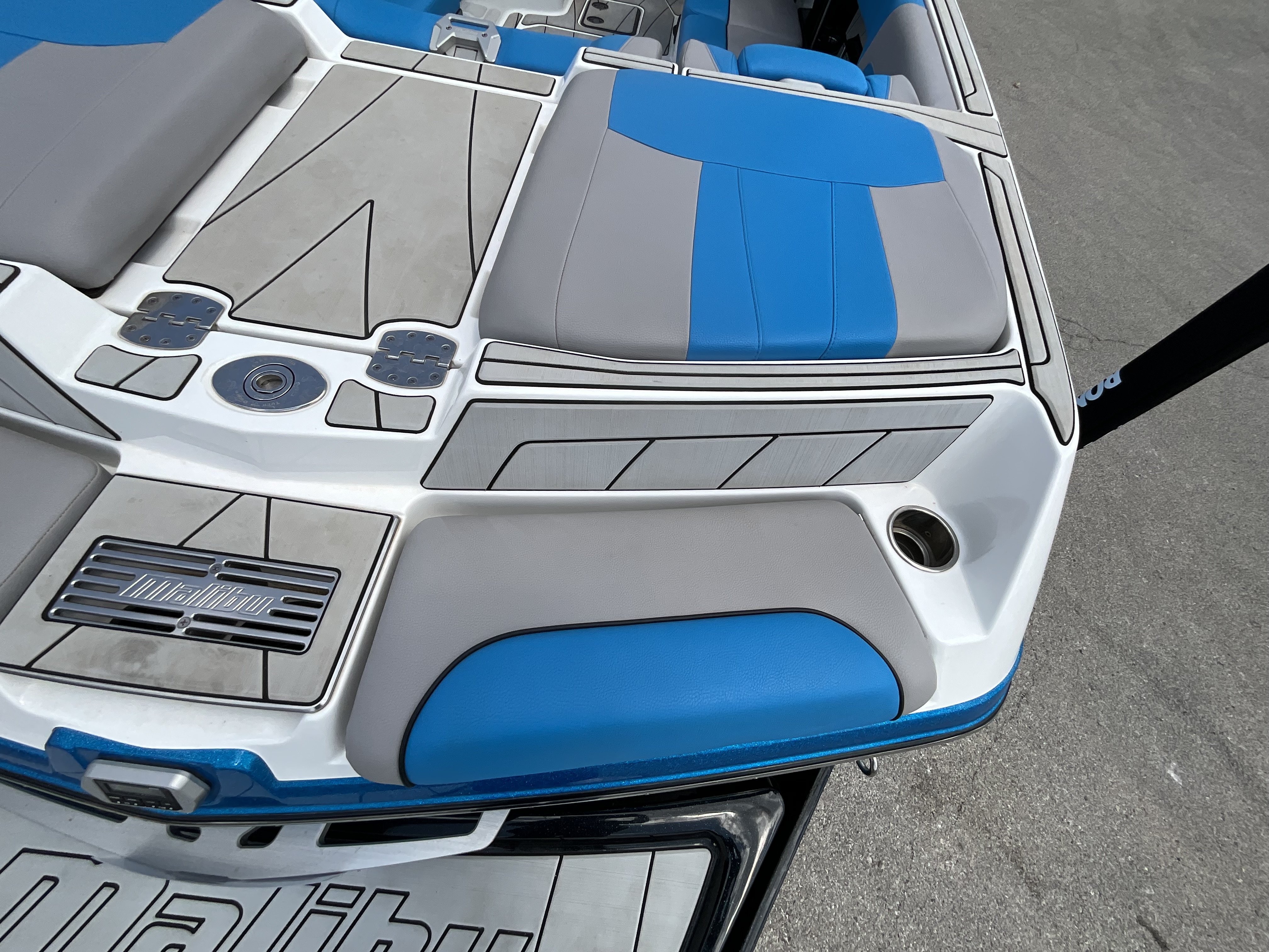 2022 MALIBU 23LSV - Image 8