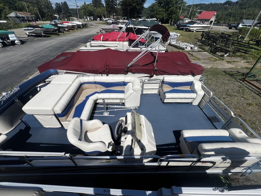 2004 Sweetwater 22 - Image 1