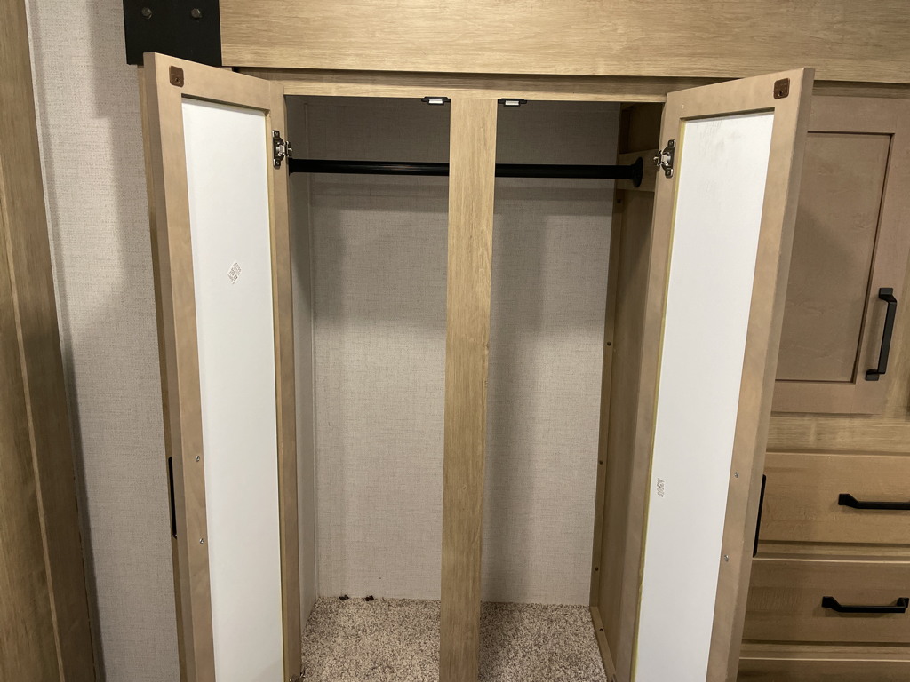 2022 Keystone Raptor 351 - Image 28