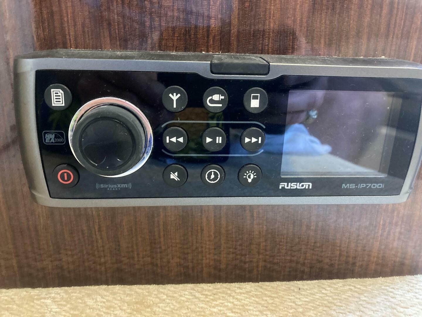 2015 Regal 28 Express - Image 28