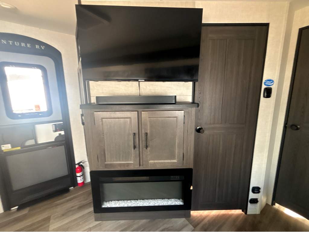 2026 VENTURE RV SPORTTREK 251VFK - Image 17