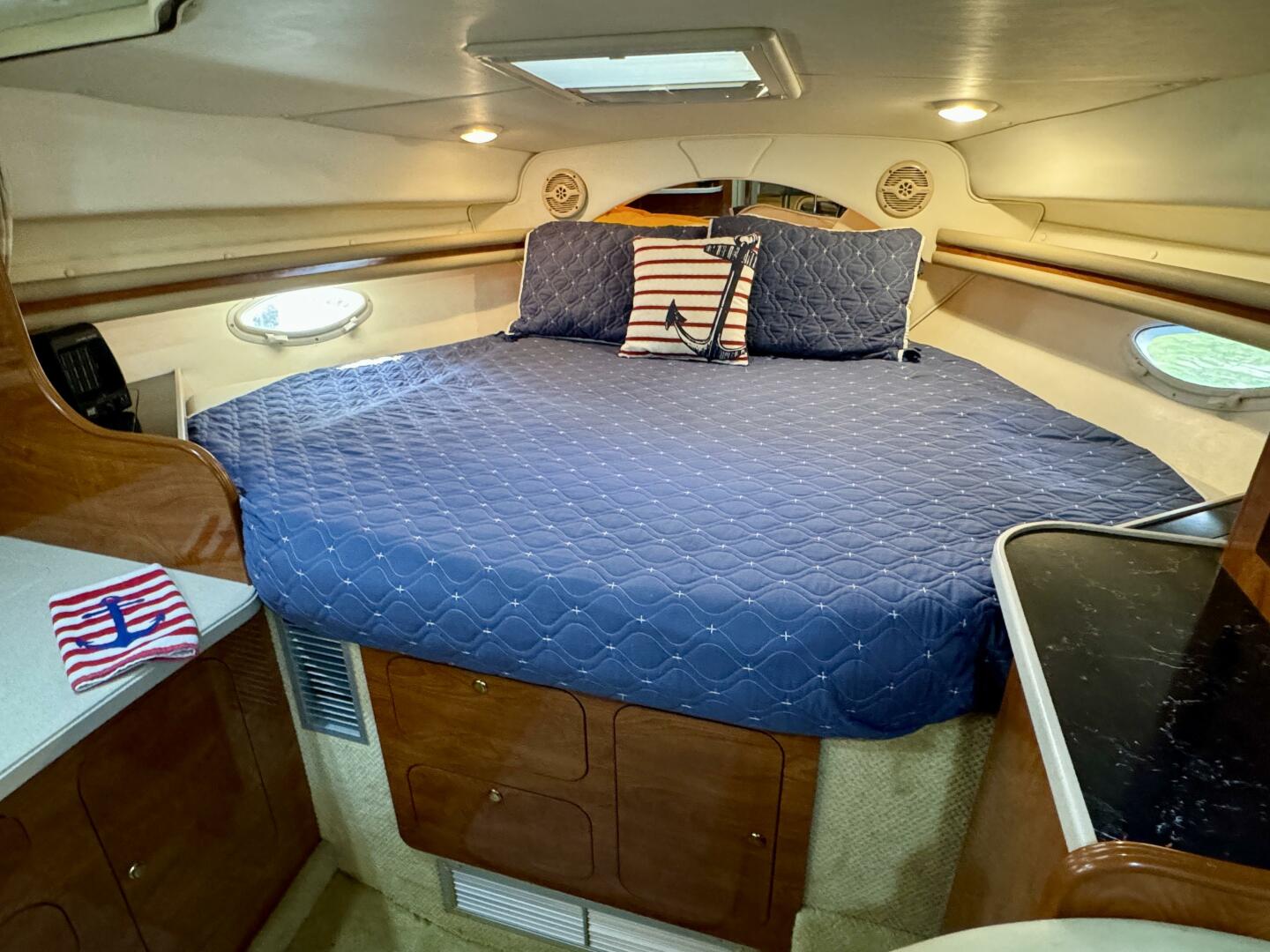 2004 Rinker 342 Fiesta Vee - Image 49