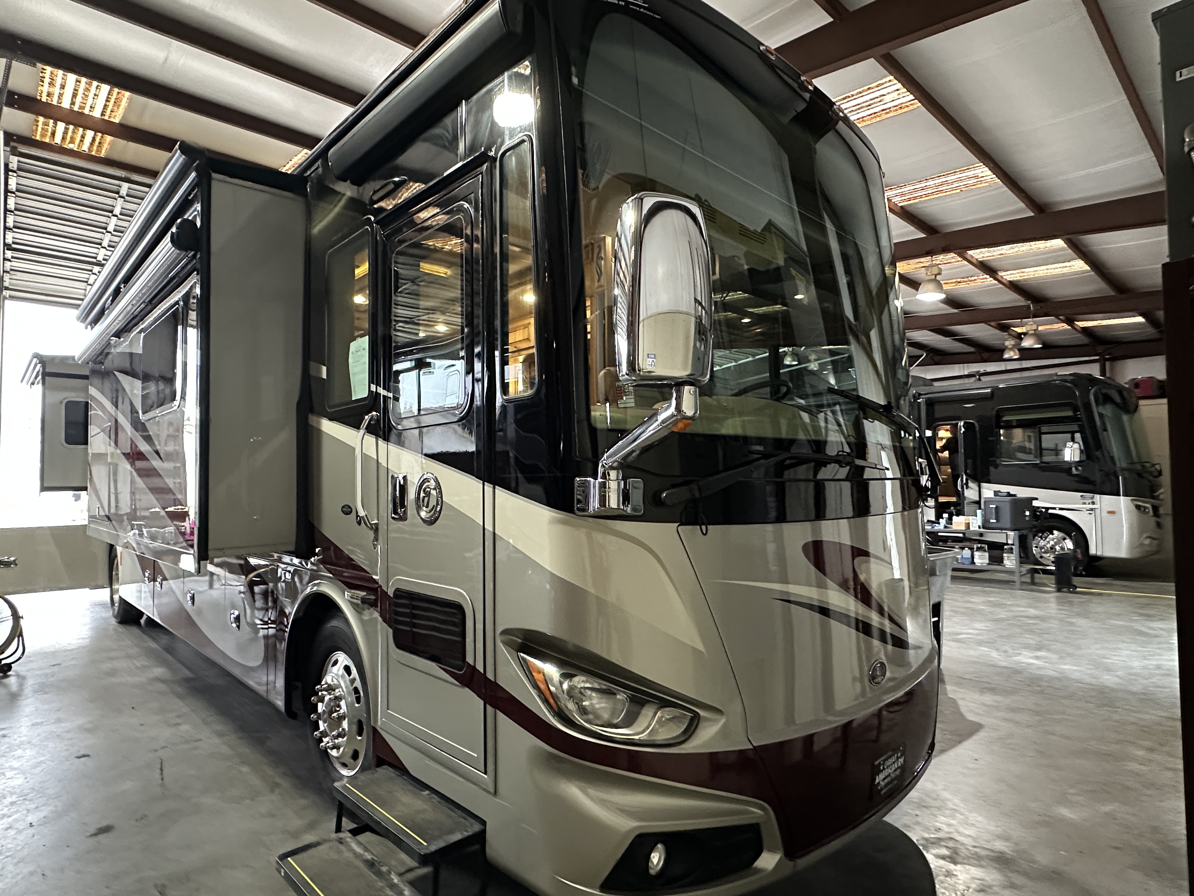 2018 TIFFIN PHAETON 40 QKH - Image 1