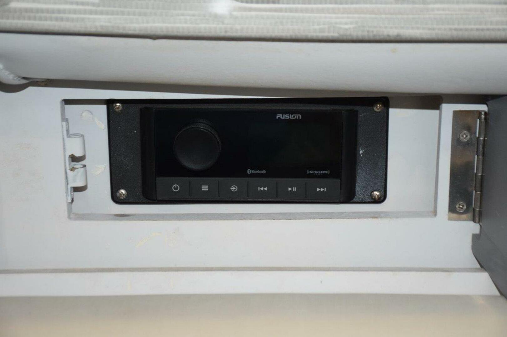 1995 Blackfin Combi 33 - Image 31