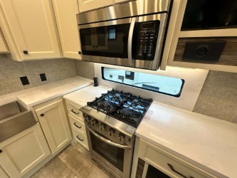 2023 VAN LEIGH BEACON 32RLB - Image 8