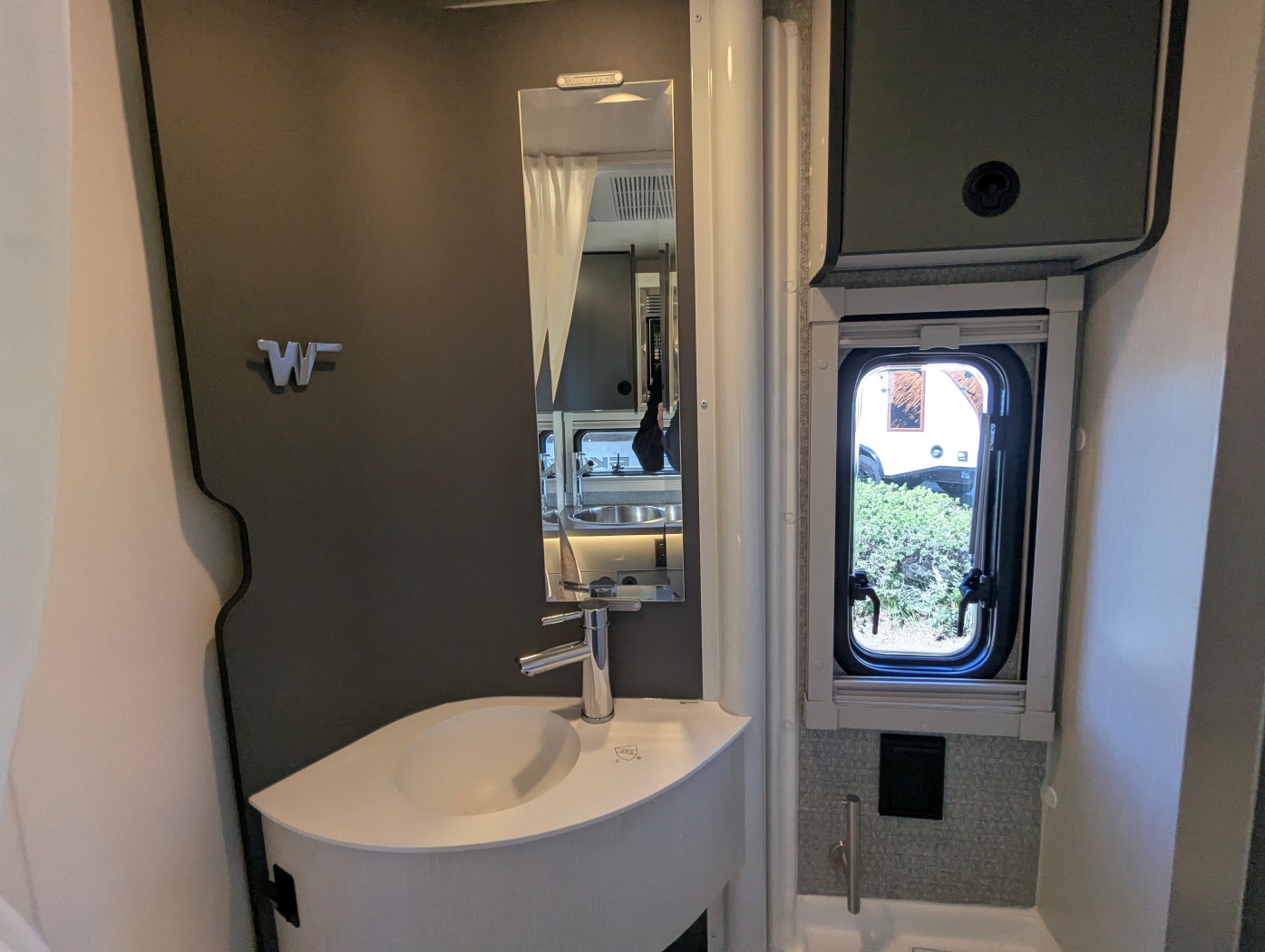 2026 Winnebago EKKO Sprinter 23B AWD - Image 17