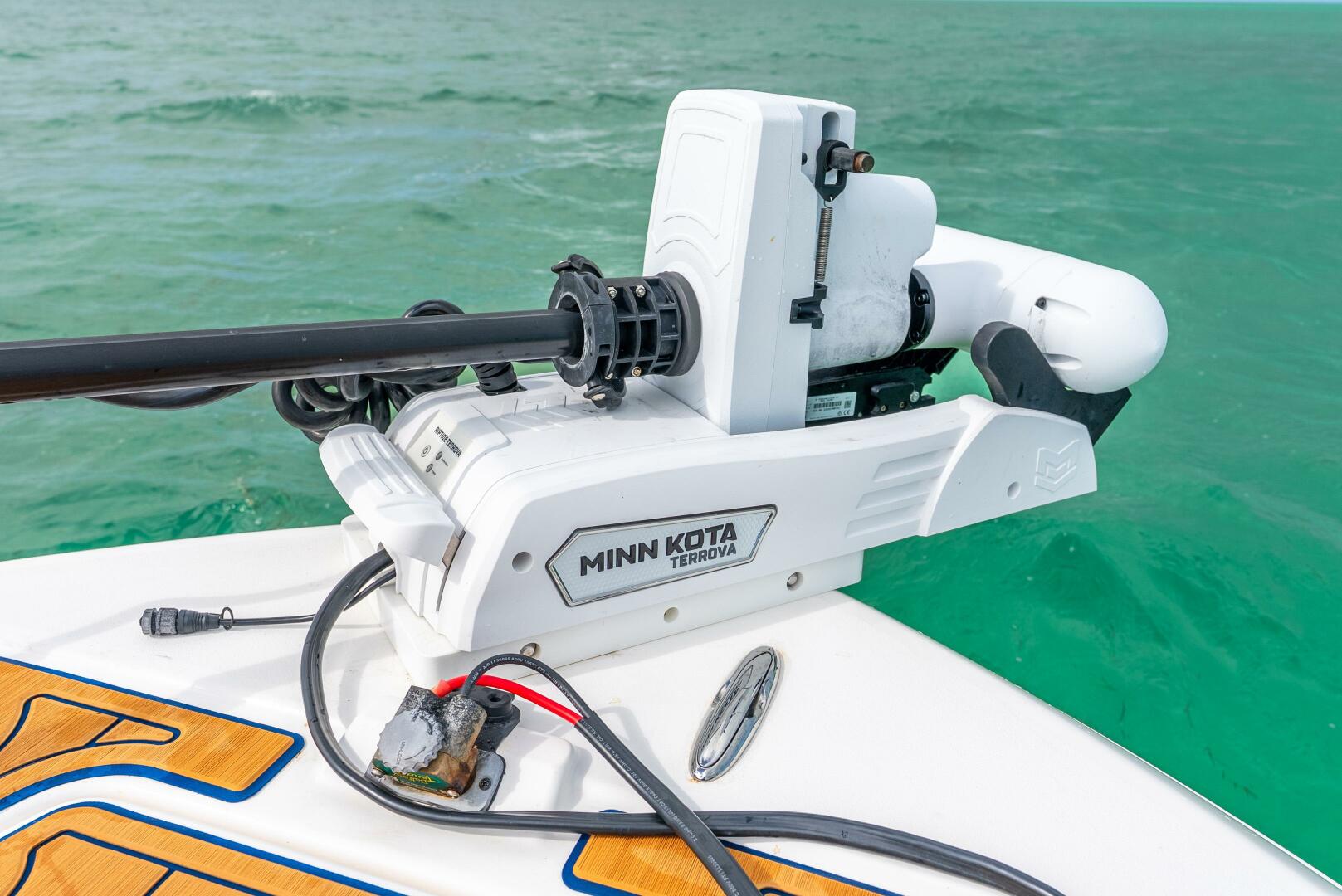 2024 Caymas Hybrid Boat 281 HB - Image 9