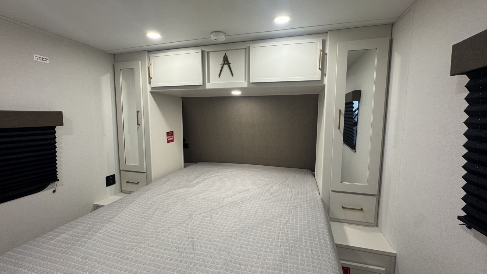 2026 Grand Design Transcend 325BHT - Image 21