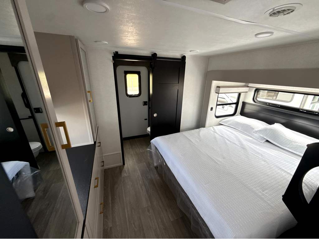 2027 JAYCO NORTH POINT 375TBDB - Image 6