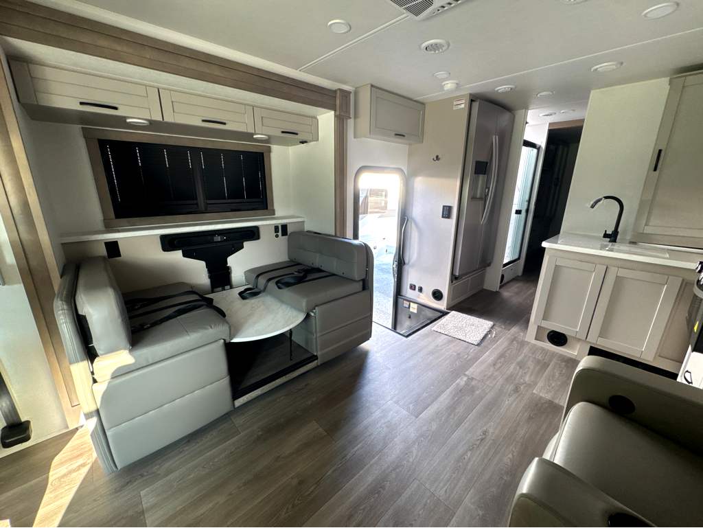 2027 ENTEGRA COACH VISION XL 31UL - Image 12