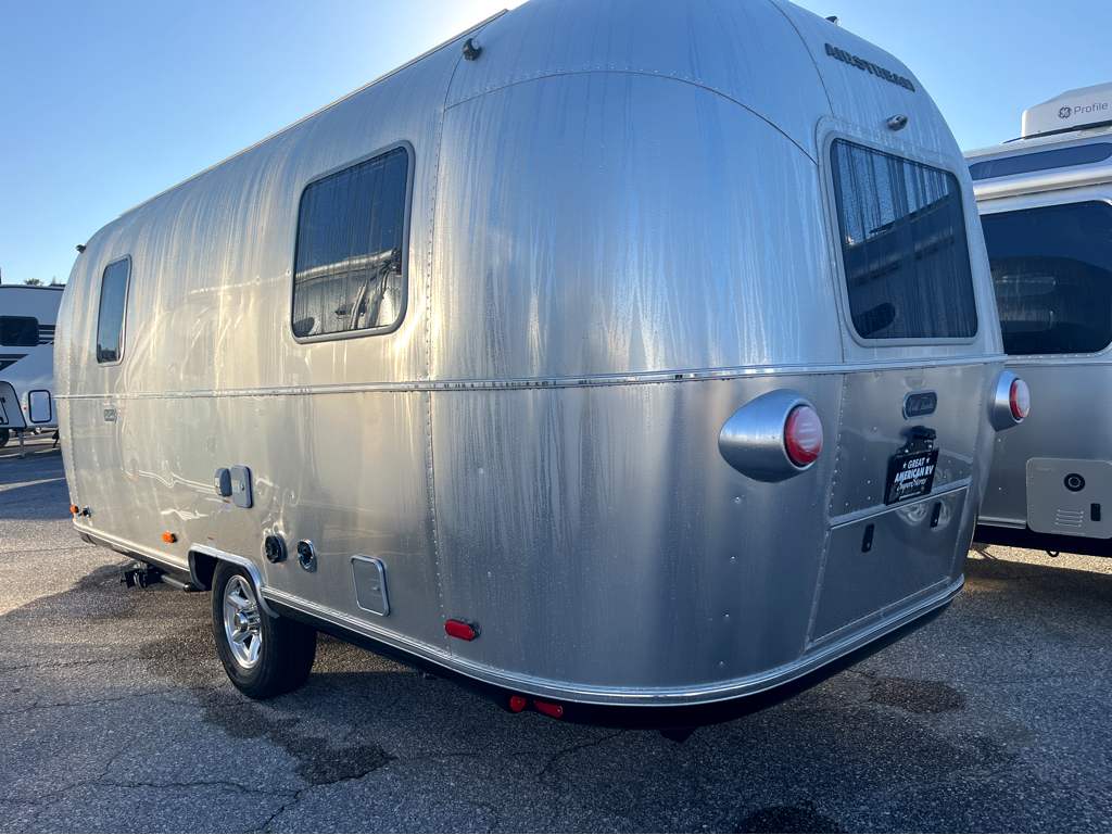 2026 AIRSTREAM WORLD TRAVELERUSA 22RB - Image 4