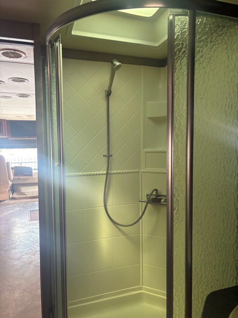 2014 Newmar Bay Star 3309 - Image 13