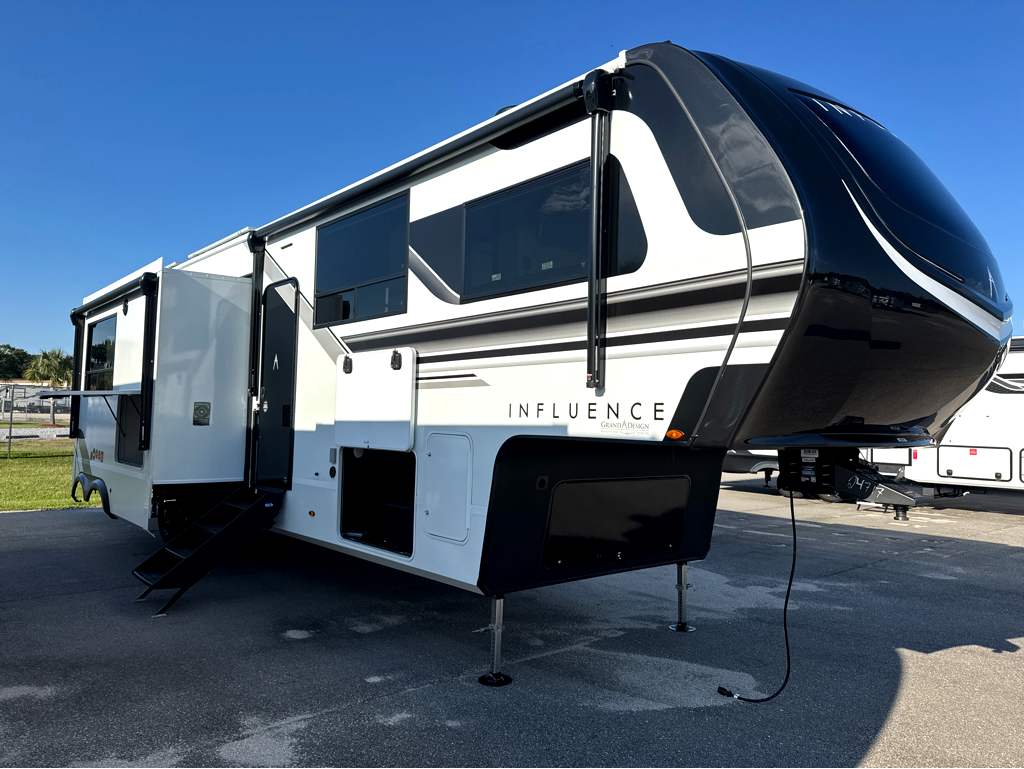 2027 GRAND DESIGN INFLUENCE 3804DS - Image 1