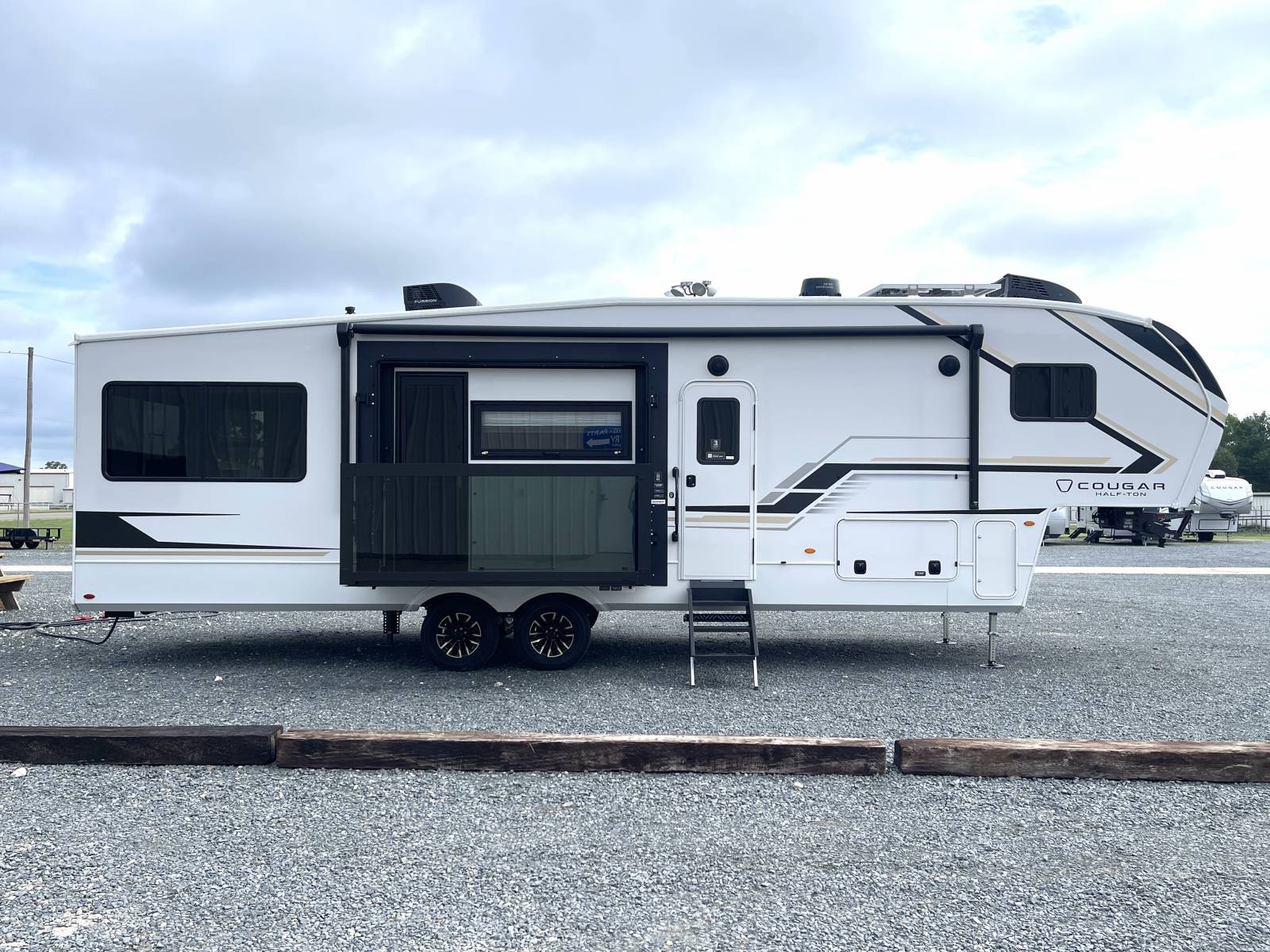 2026 Keystone Cougar Half-Ton 30REP - Image 8