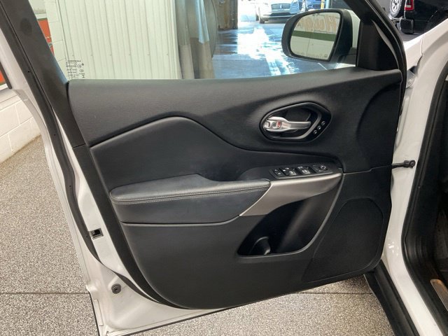 2021 Jeep Cherokee Utility 4D Trailhawk 4WD V6 - Image 12