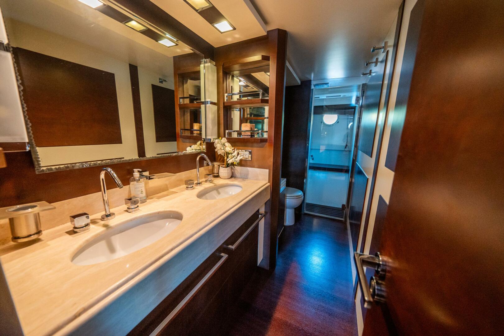 2010 Azimut 75 Fly - Image 39