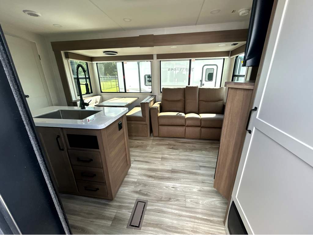 2027 VENTURE RV SPORTTREK 333VIK - Image 11