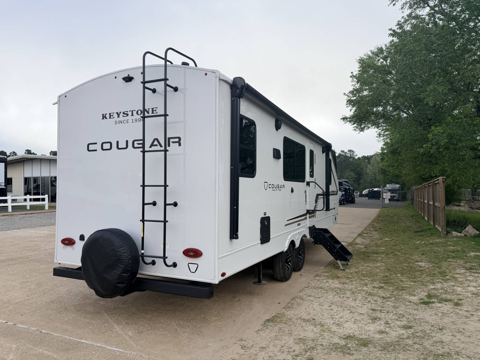 2026 Keystone Cougar Half-Ton 26LBW - Image 8