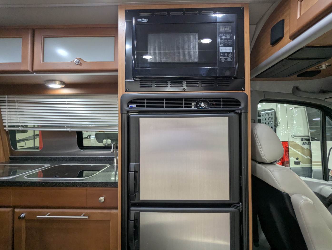 2016 Roadtrek CS Adventurous XL Edition - Image 16