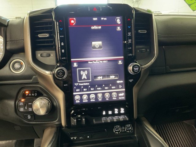 2019 Ram 1500 Pickup-V8 Crew Cab Laramie 4WD - Image 17